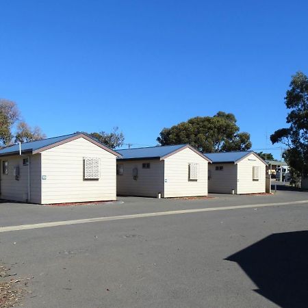 Мотель Moonta Bay Cabins Port Moonta Экстерьер фото